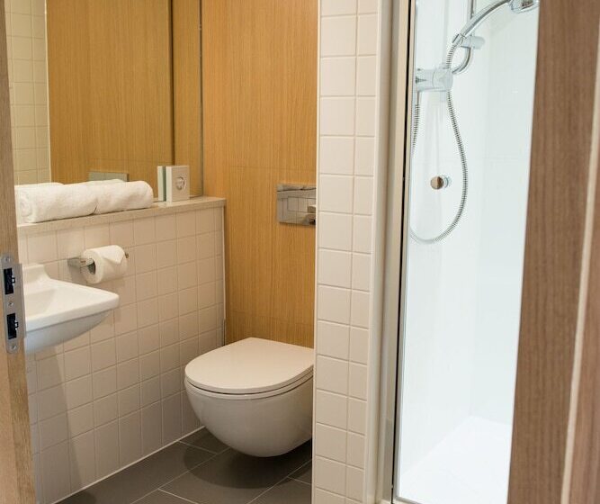 اتاق استاندارد یک تخته با سرویس بهداشتی مشترک, West Court  Jesus College