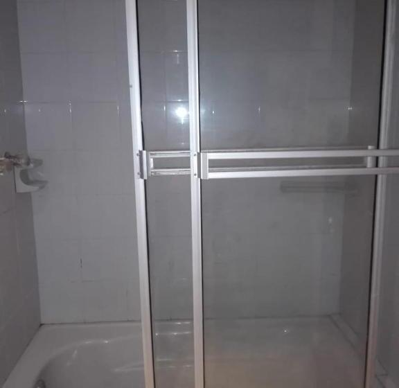 标准间, Family Haclams