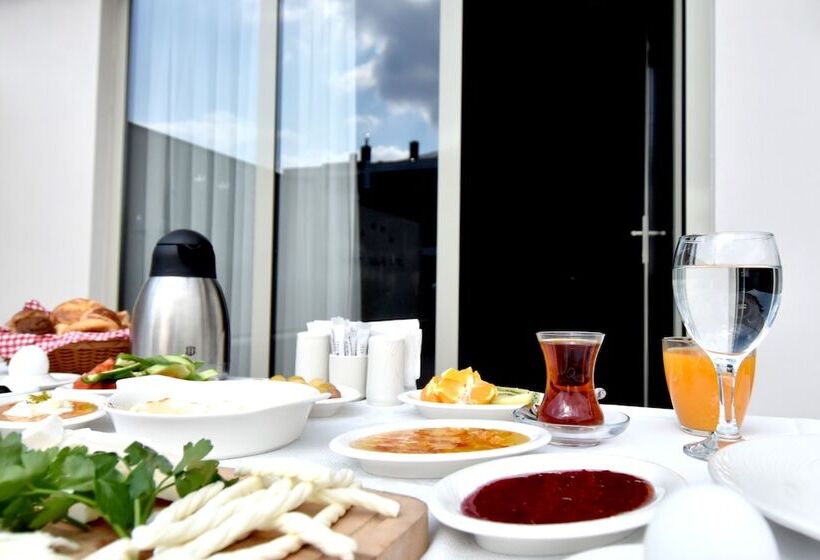 סוויטה אקזקיוטיב, Capella Otel