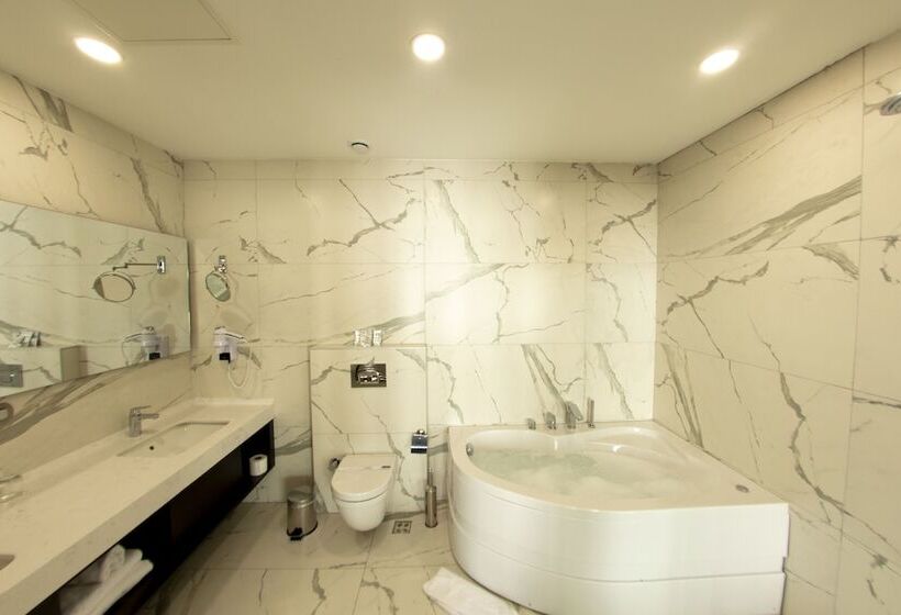 סוויטה אקזקיוטיב, Capella Otel