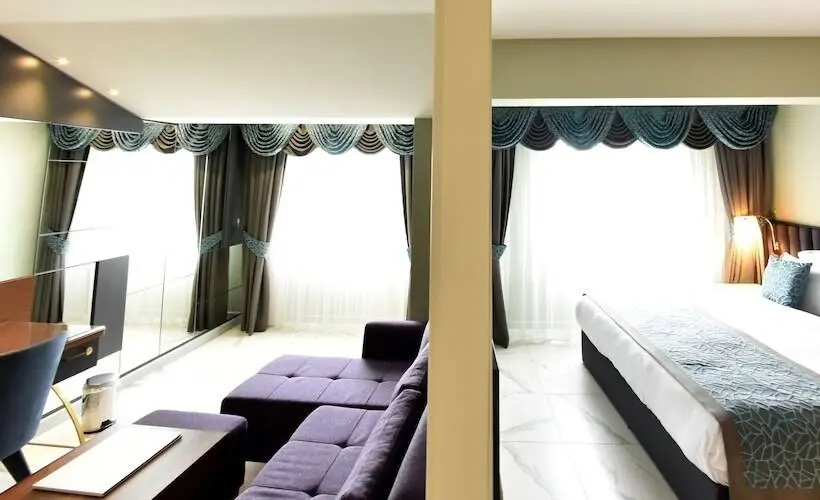 سوییت خانوادگی, Capella Otel