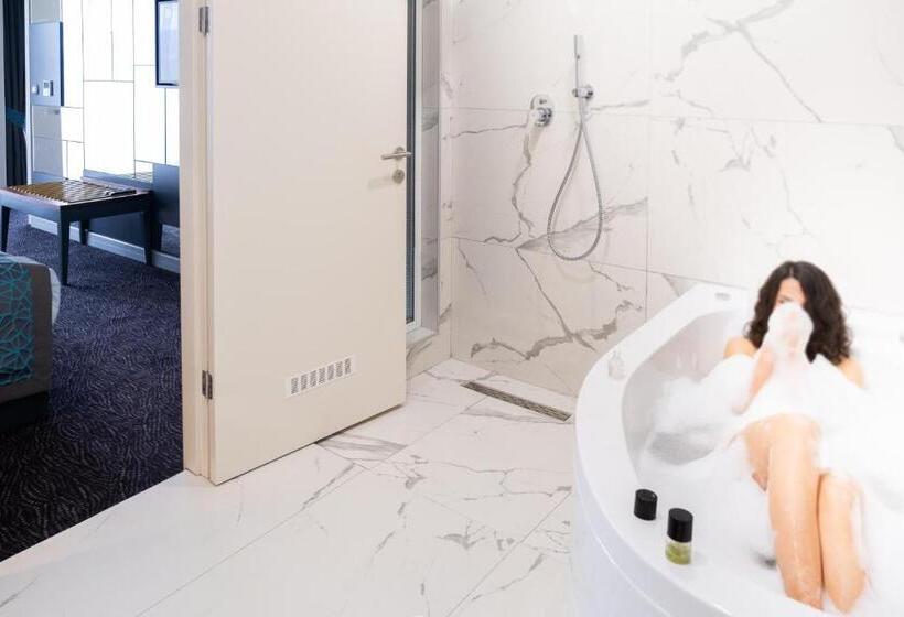 סוויטה אקזקיוטיב, Capella Otel