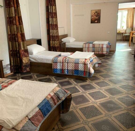 تختخواب در اتاق مشترک, Hostel Forrest