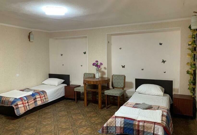 تختخواب در اتاق مشترک, Hostel Forrest