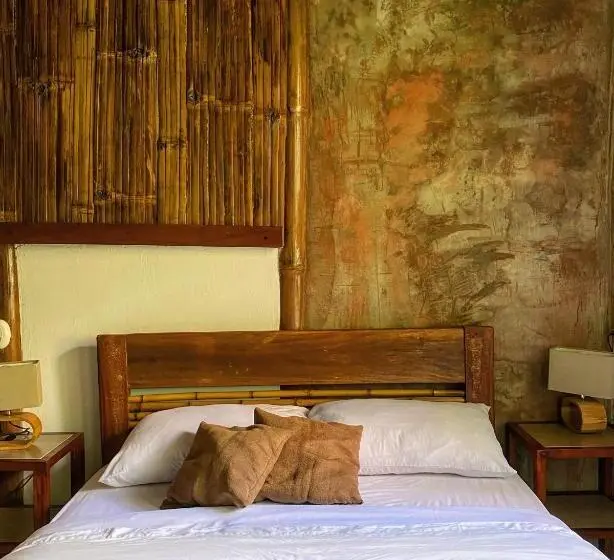 اتاق استاندارد, Cinnamon House