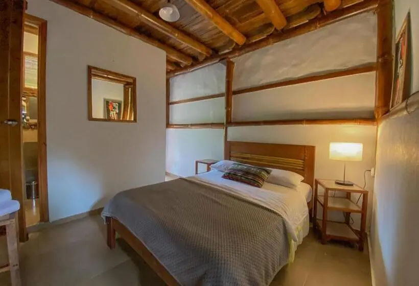 اتاق استاندارد با بالکن, Cinnamon House