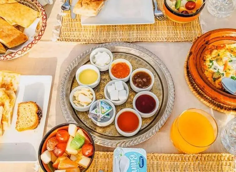 スイート, Sahara Wellness Camp