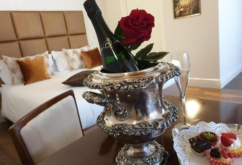 סוויטת ג'וניור עם טרסה, Residenza Palazzo Fortuna   Boutique