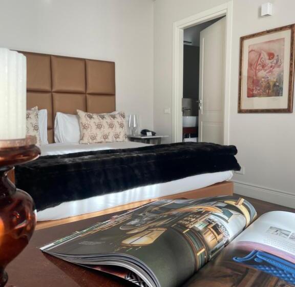 סוויטת ג'וניור עם טרסה, Residenza Palazzo Fortuna   Boutique