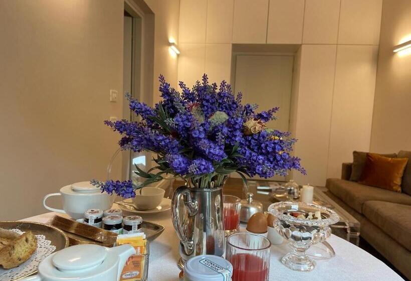 סוויטת ג'וניור עם טרסה, Residenza Palazzo Fortuna   Boutique