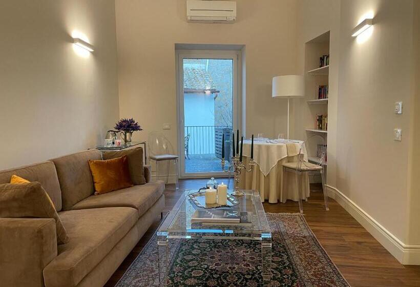 סוויטת ג'וניור עם טרסה, Residenza Palazzo Fortuna   Boutique