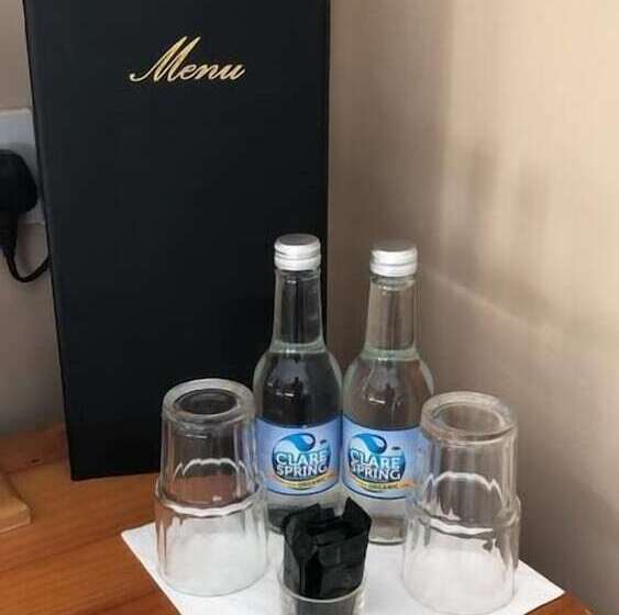 Семейный Номер, The Ritz House