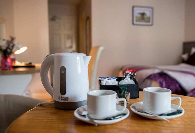 Семейный Номер, The Ritz House