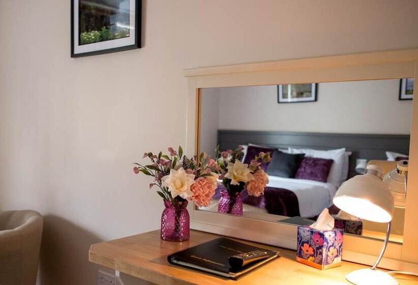 Семейный Номер, The Ritz House