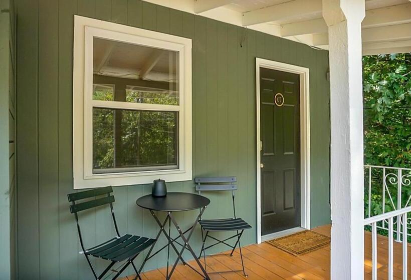 חדר סטנדרט, Hickory Falls Inn