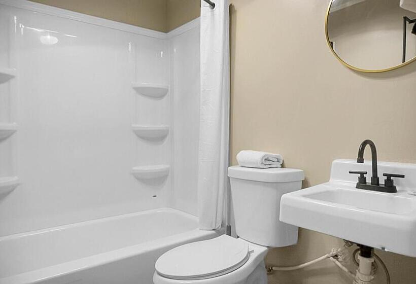 חדר סטנדרט עם מיטת קינג, Hickory Falls Inn