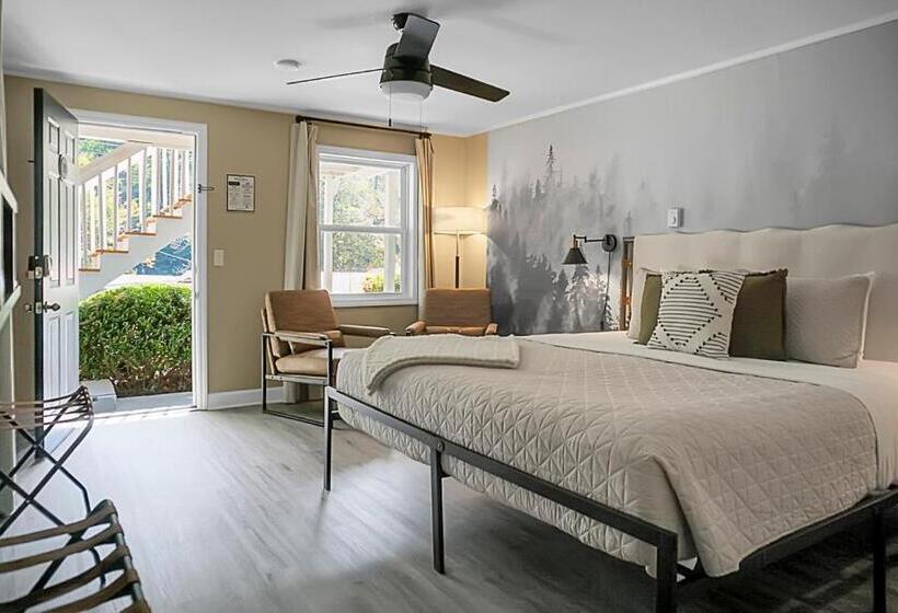 חדר סטנדרט עם מיטת קינג, Hickory Falls Inn