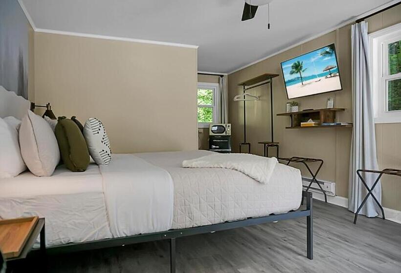 חדר סטנדרט עם מיטת קינג, Hickory Falls Inn