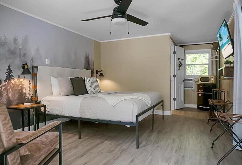 חדר סטנדרט עם מיטת קינג, Hickory Falls Inn