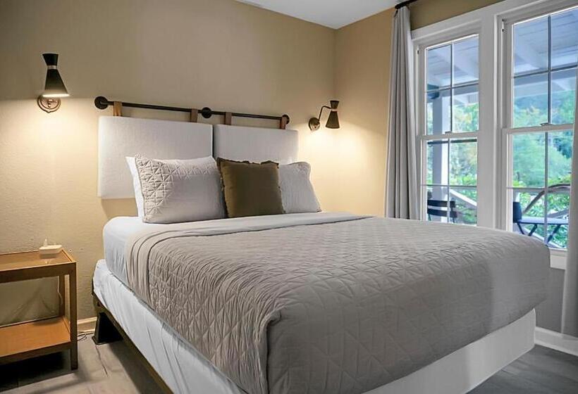 דירת חדר, Hickory Falls Inn