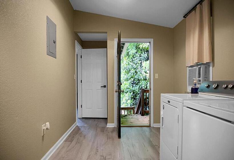 דירת חדר, Hickory Falls Inn