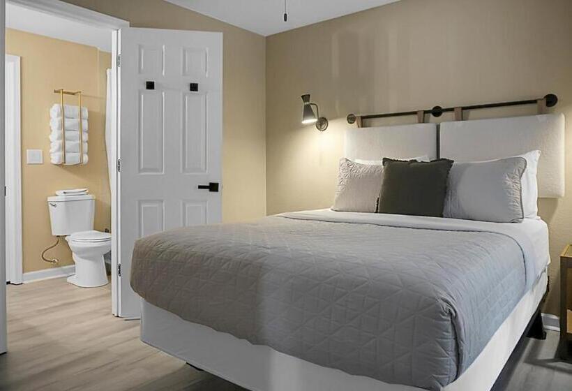 דירת חדר, Hickory Falls Inn