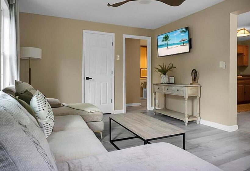 דירת חדר, Hickory Falls Inn