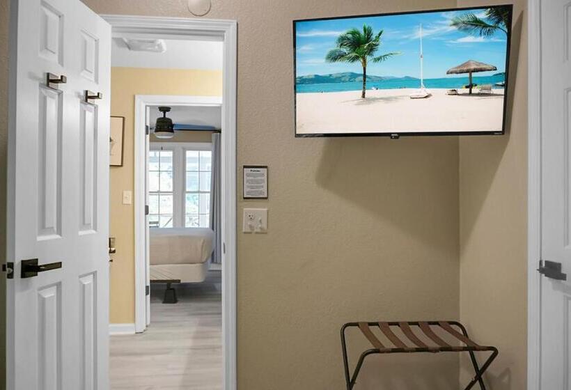 דירת חדר, Hickory Falls Inn