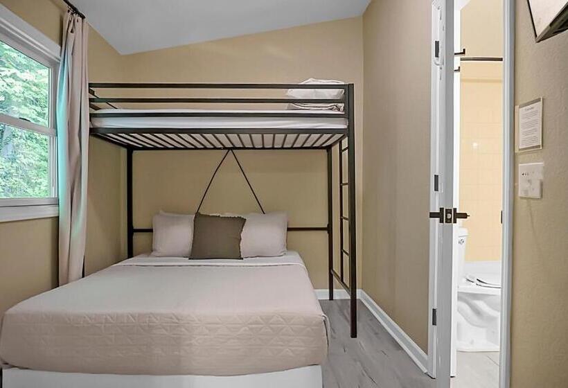 דירת חדר, Hickory Falls Inn