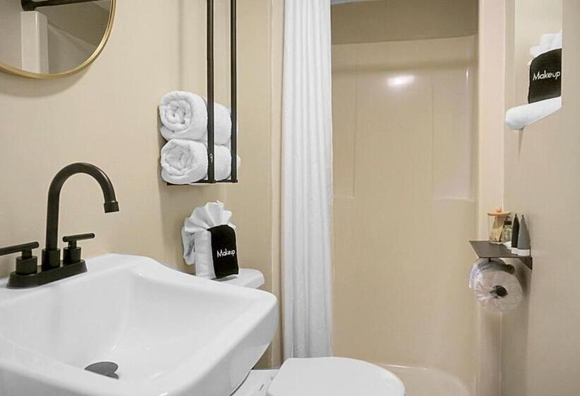 חדר אקונומי, Hickory Falls Inn