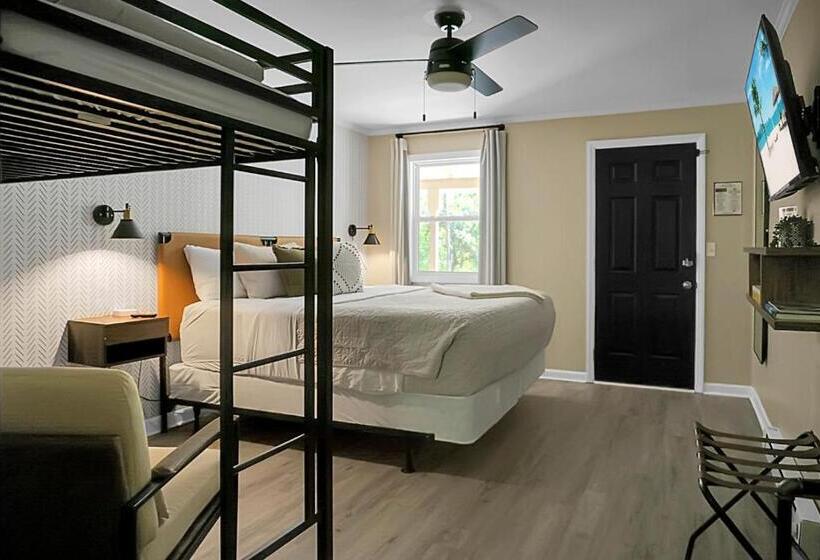 סוויטה משפחתית, Hickory Falls Inn