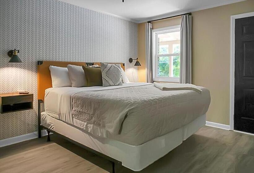 סוויטה משפחתית, Hickory Falls Inn