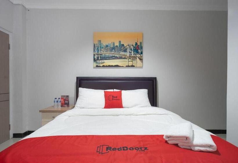 Номер Стандарт, Reddoorz Near Botani Square Mall