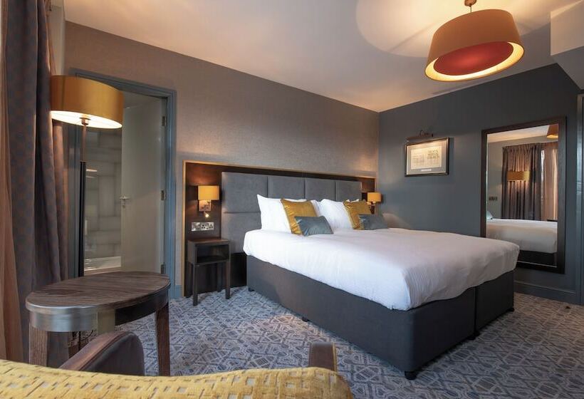 家庭间, The Old Borough Hotel Wetherspoon