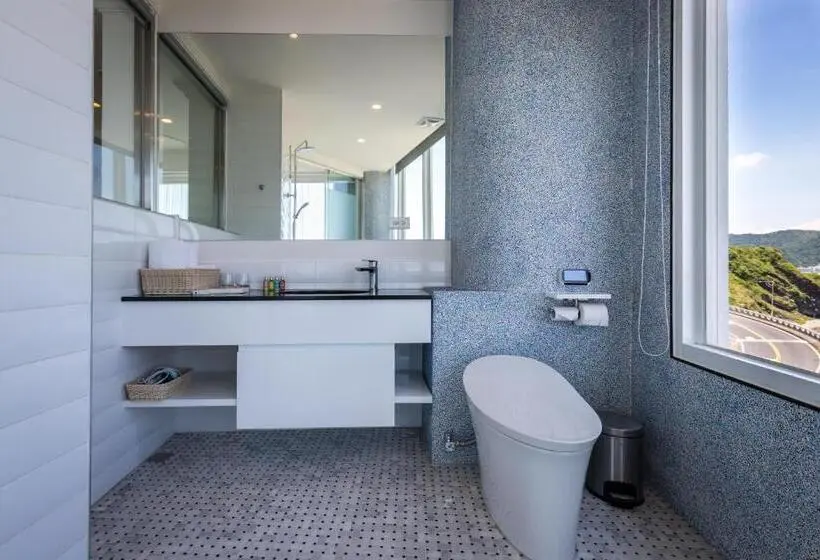 اتاق لوکس با چشم‌انداز دریا, Brighthouse