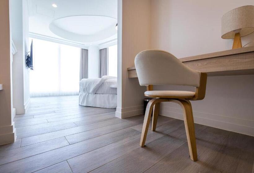 اتاق لوکس با چشمانداز دریا, Brighthouse