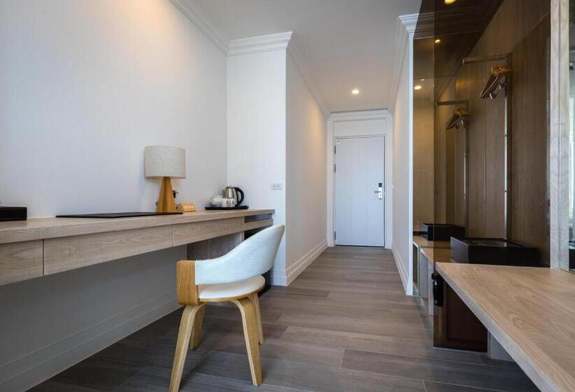 اتاق لوکس با چشمانداز دریا, Brighthouse