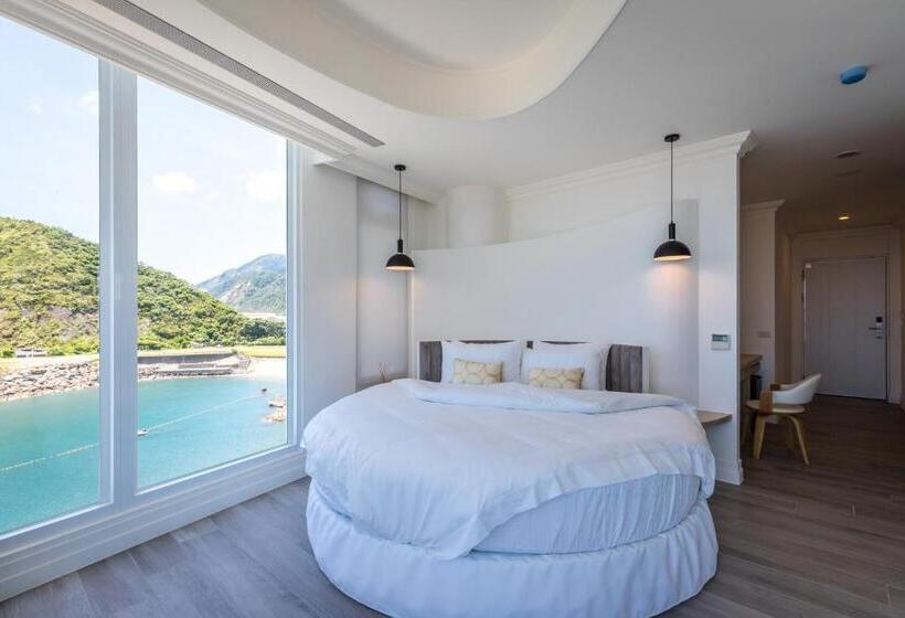 اتاق لوکس با چشم‌انداز دریا, Brighthouse