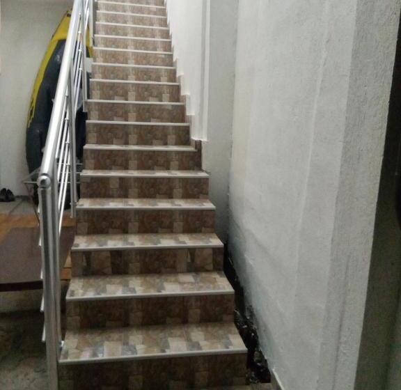 اتاق لوکس سه تخته, Rzav