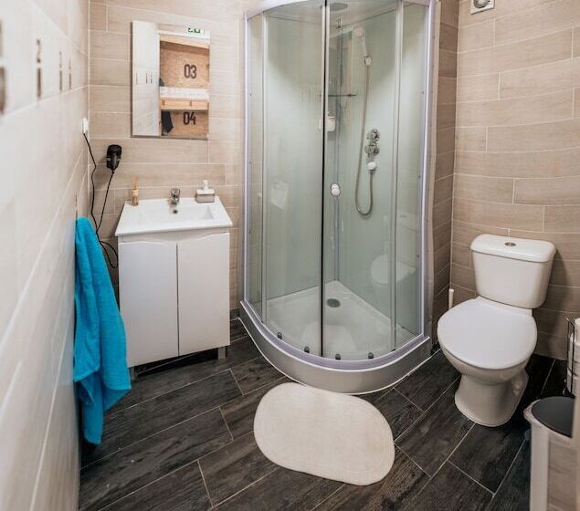 تختخواب در اتاق مشترک, Deck Lodge