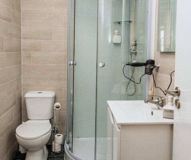 تختخواب در اتاق مشترک, Deck Lodge