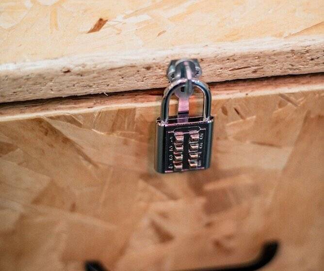 تختخواب در اتاق مشترک, Deck Lodge