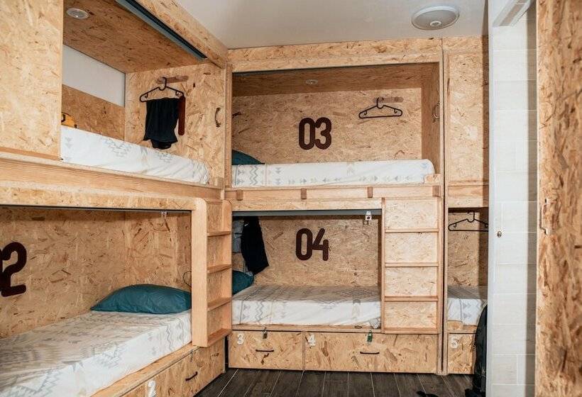 تختخواب در اتاق مشترک, Deck Lodge