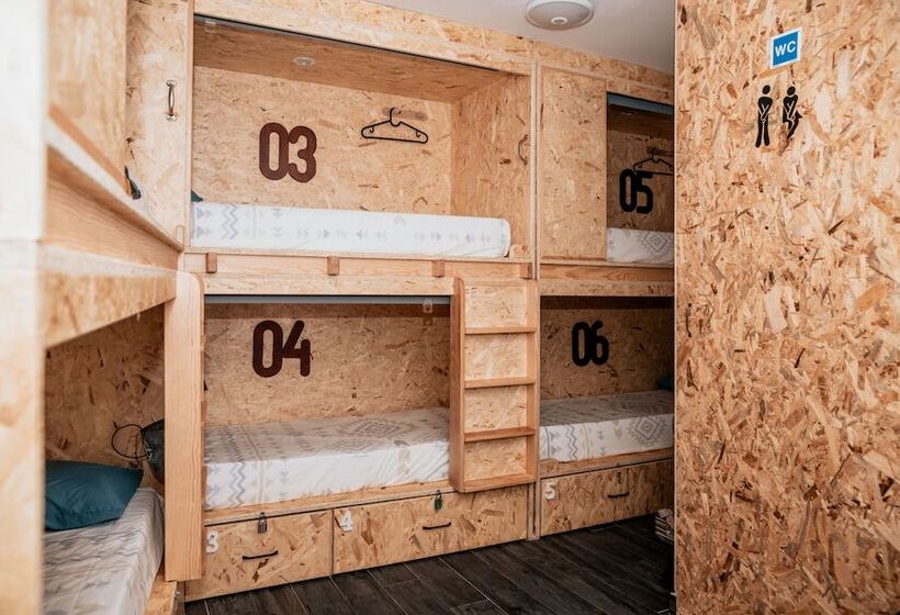 تختخواب در اتاق مشترک, Deck Lodge