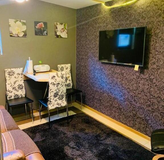 اتاق لوکس, Martin Guest House