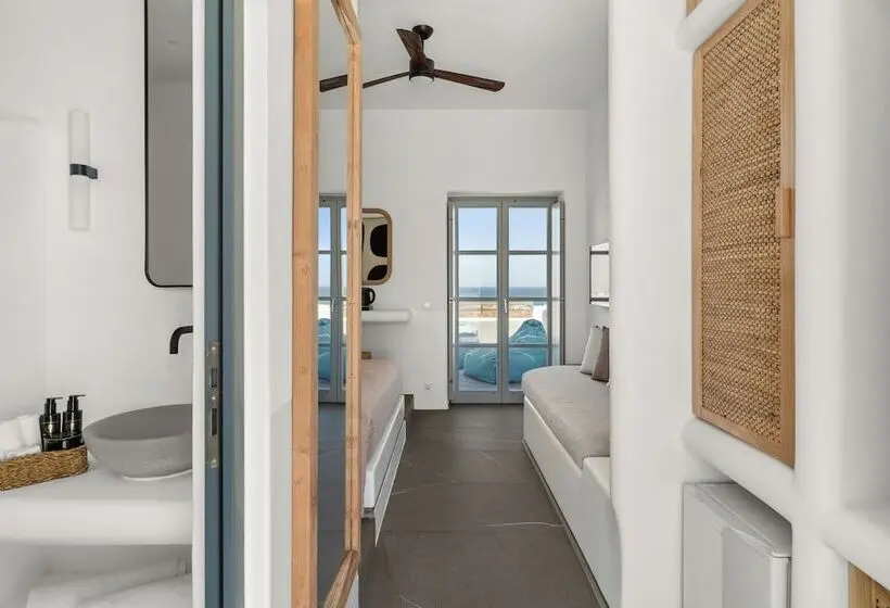 オーシャンビューデラックスルーム, Mr & Mrs White Paros Suites & More