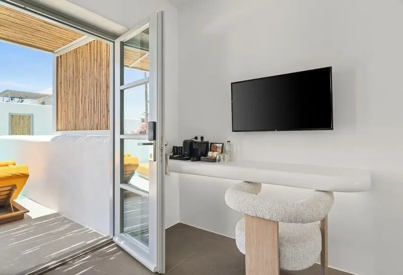 Suite with Pool, Mr & Mrs White Paros Suites & More