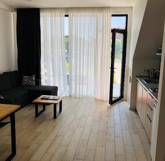 آپارتمان 1 خوابه با تراس, Citro Villa