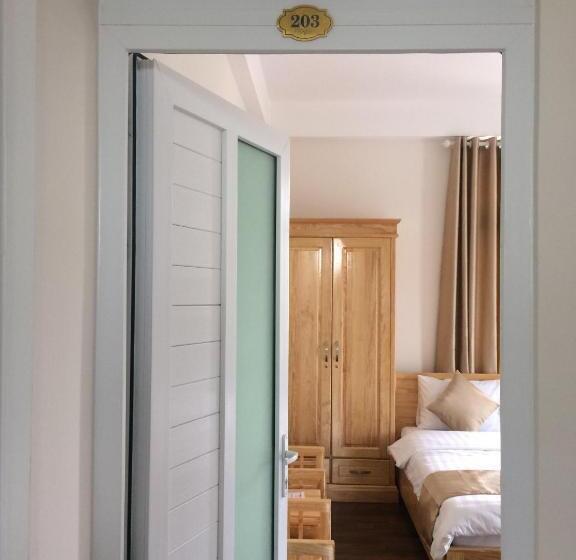 Balkonlu 4 kişilik Standart Oda, Spring