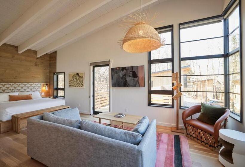 Люкс с Балконом, Woodstock Way